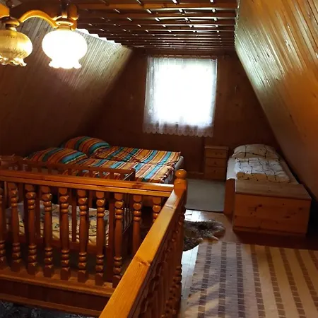 Semesterbostad Chata Pod Skalou *